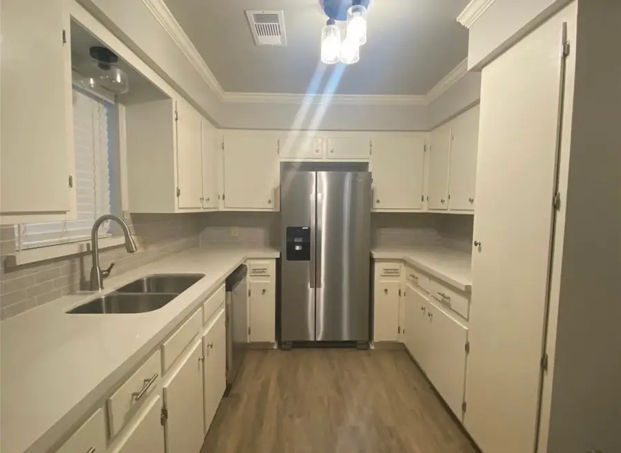 102 Mulberry Street, Lake Jackson, TX 77566 - #3