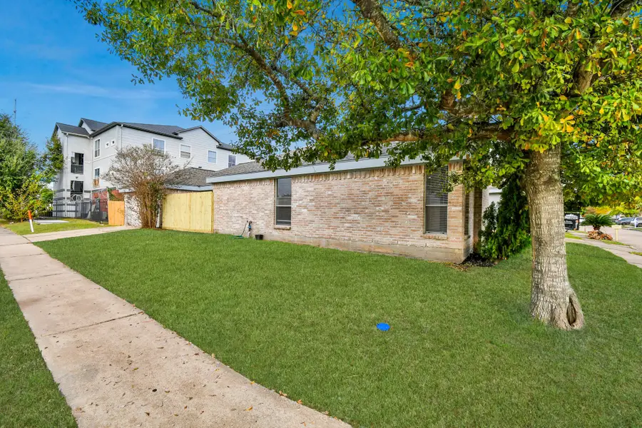 6258 Briar Glade Drive, Houston, TX 77072 - Image #3