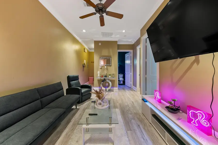 12832 Willow Centre Drive, Houston, TX 77066 - Image #2