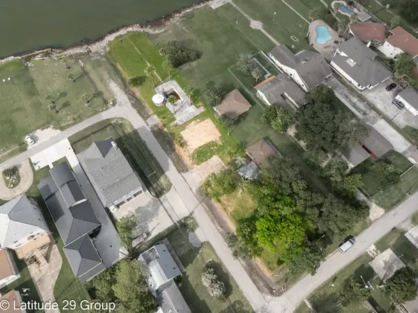 2588 Cliff Drive, Dickinson, TX 77539
