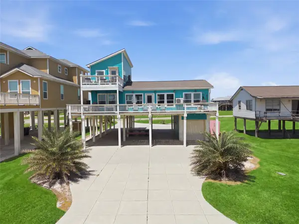 1014 Seashell Drive, Freeport, TX 77541