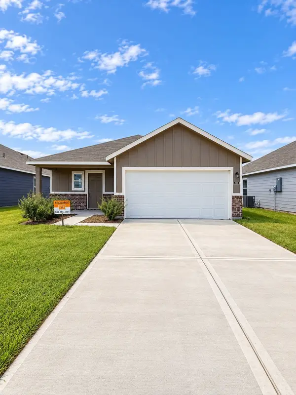 507 Oak Chase Avenue, Dayton, TX 77535