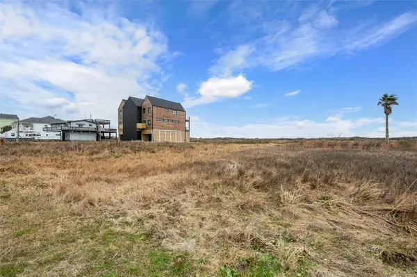 338 Atkinson Street, Crystal Beach, TX 77650