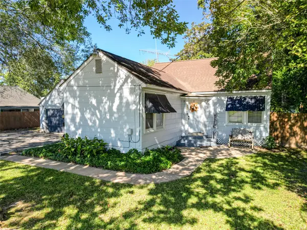 440 W Brazos Avenue, West Columbia, TX 77486