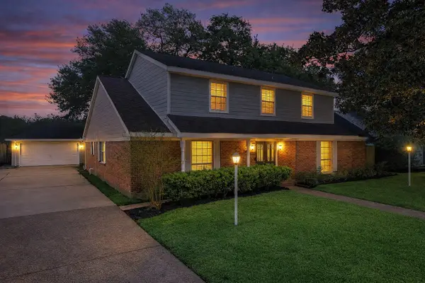 2206 Carriage Lane, La Marque, TX 77568