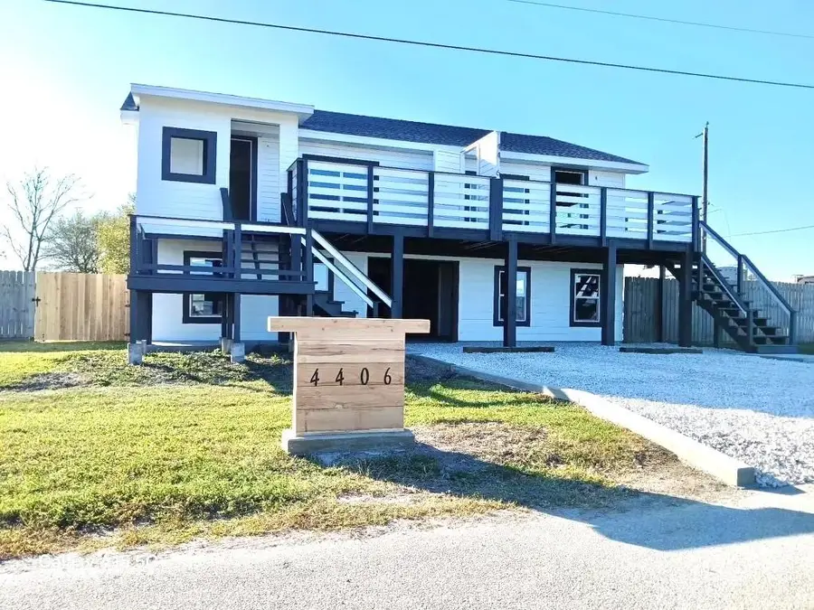 4406 Helen Street, Hitchcock, TX 77563 - Image #2