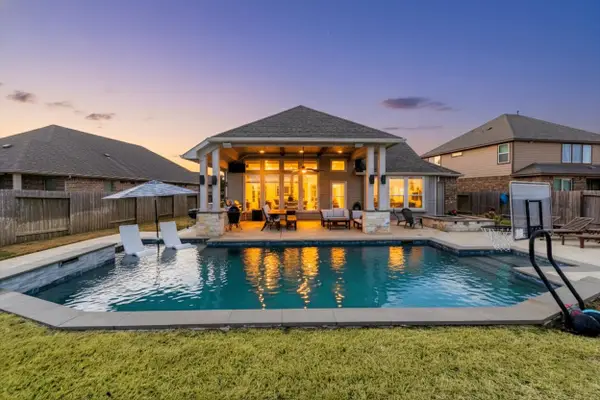 7418 Water Glen Lane, Manvel, TX 77578