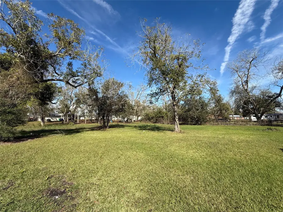 602 N Orange Street, Sweeny, TX 77480 - Image #2