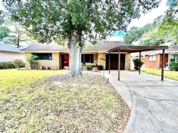 1208 Miles Street, Rosenberg, TX 77471