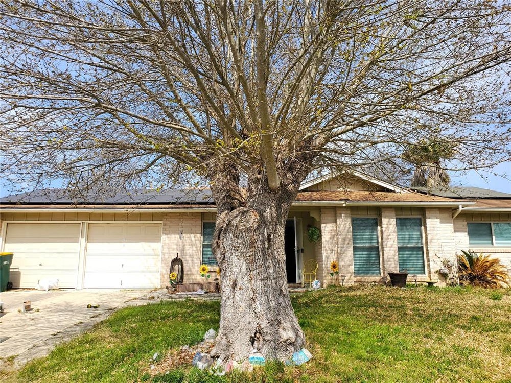 217 Whispering Oaks, Live Oak, TX 78233 BHGRE