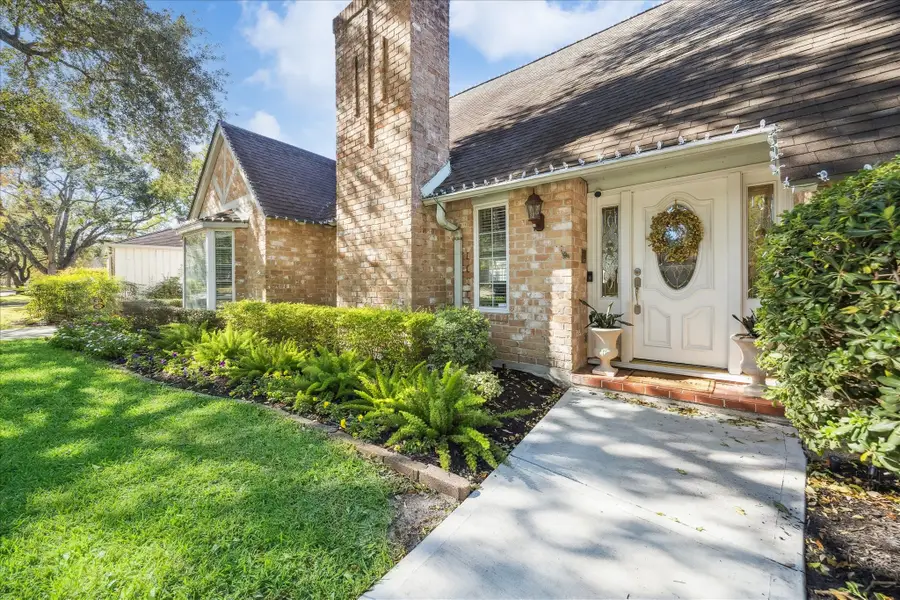 12046 Sugar Springs Drive, Houston, TX 77077 - Image #2