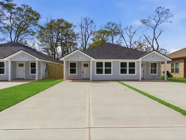 411 S 12th St, Conroe, TX 77301