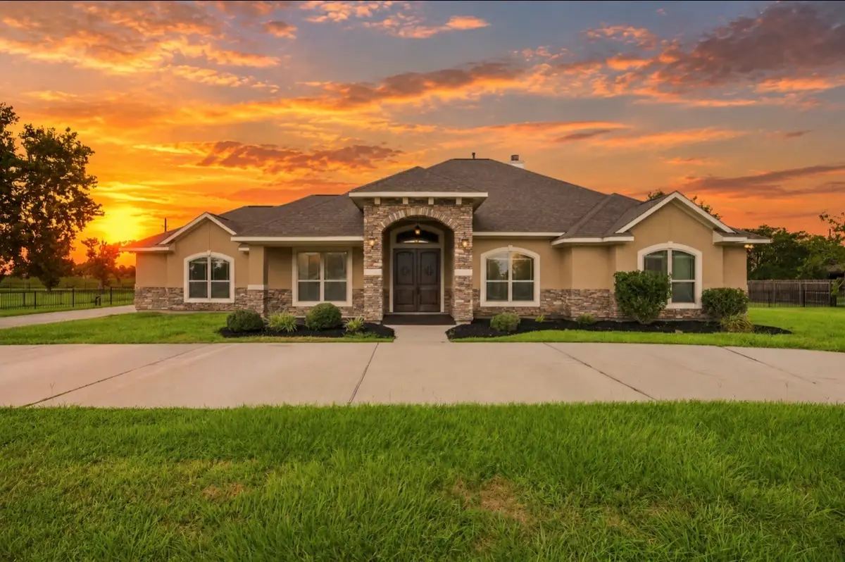 8999 Water Point Drive, Beach City, TX 77523 - #1