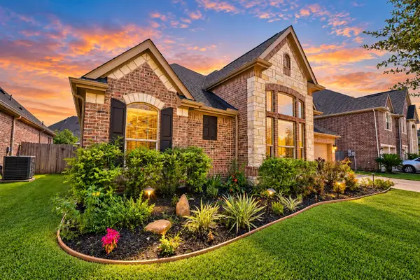 4221 Walnut Bend Drive, Friendswood, TX 77546
