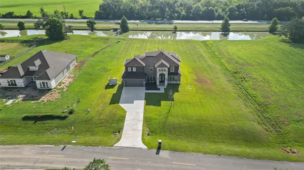126 Lakeland Circle, Rosharon, TX 77583