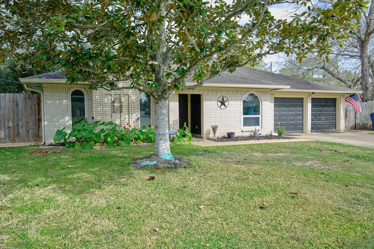 729 Newman Street, Angleton, TX 77515 - Image #1
