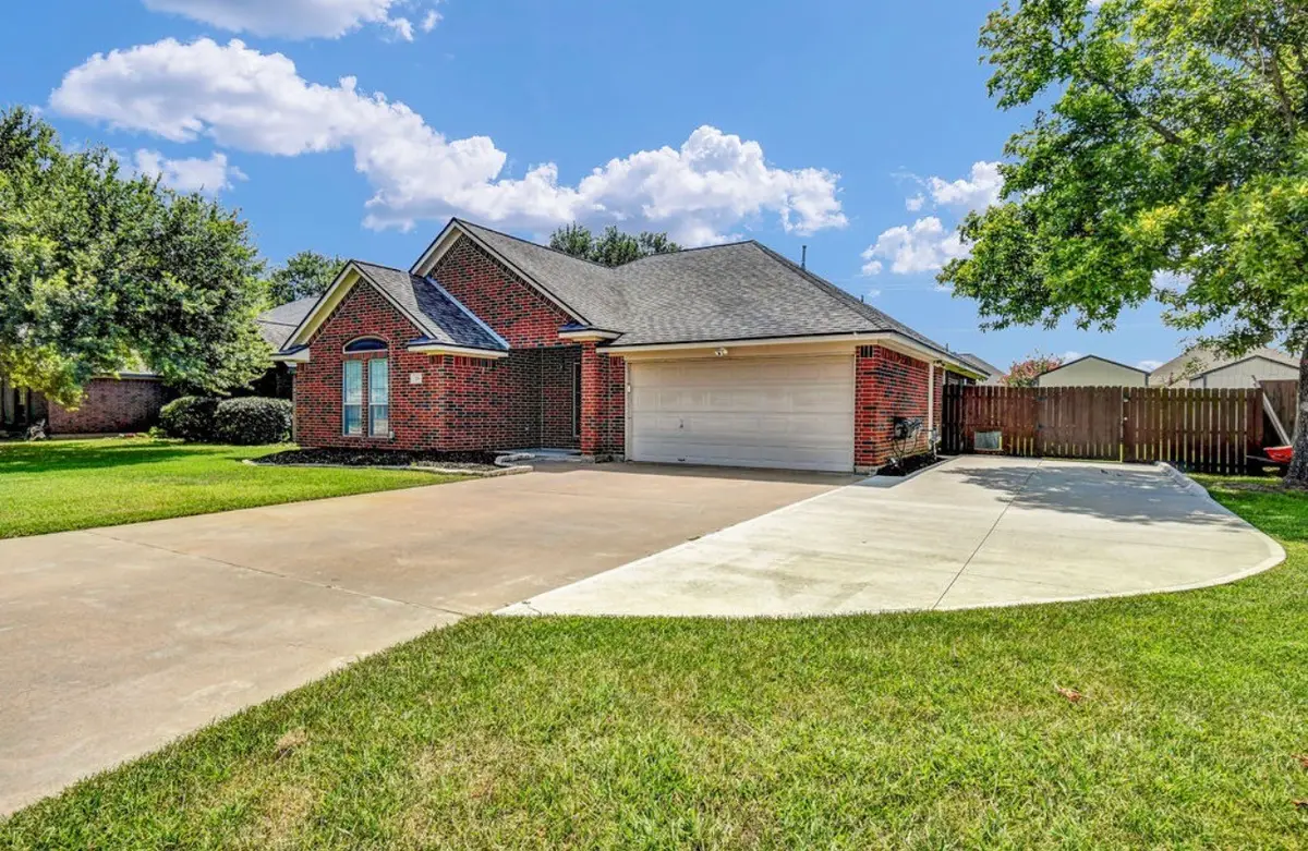 218 Lexington Avenue, Clute, TX 77531 - #1