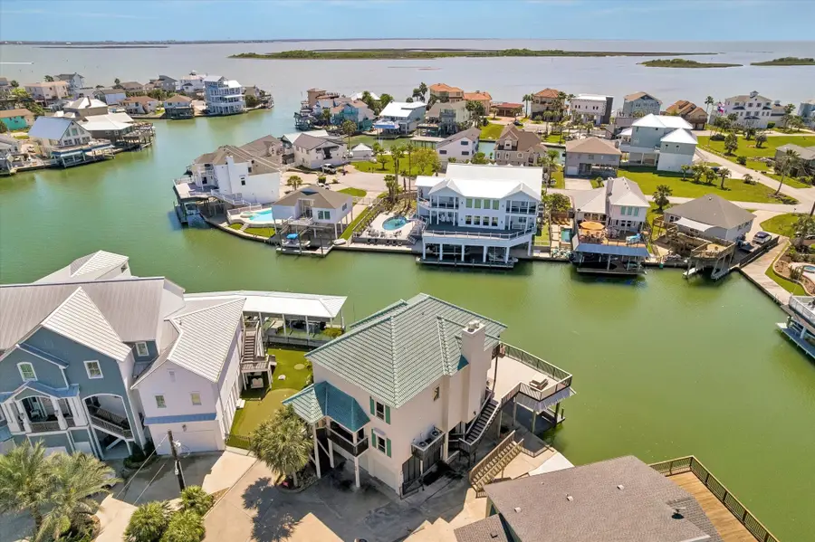 203 Kahmeha Drive, Tiki Island, TX 77554 - #2