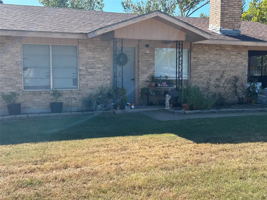 817 N Harris Street, Giddings, TX 78942 - #3