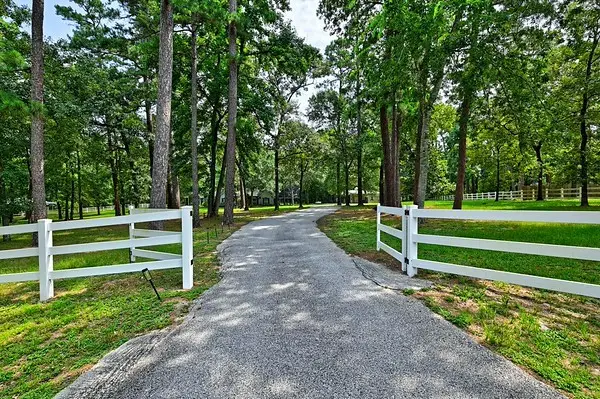 11 W Lake Forest Court, Conroe, TX 77384 - #1