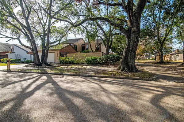 16626 Neumann Drive, Houston, TX 77058