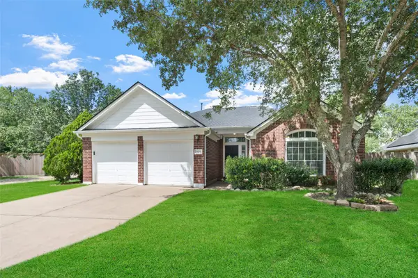 3806 Vinecrest Drive, Pearland, TX 77584