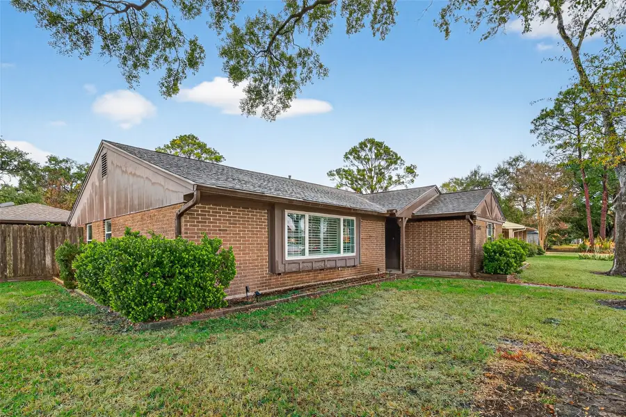 8106 Twin Hills Drive, Houston, TX 77071 - Image #2