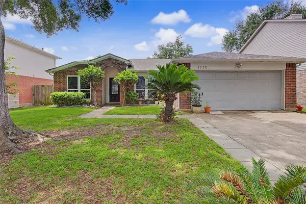 1730 Oak Valley Drive, Kemah, TX 77565