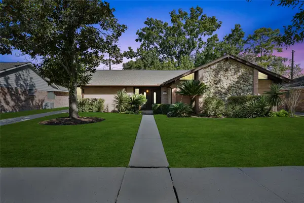 5830 Yarwell Drive, Houston, TX 77096