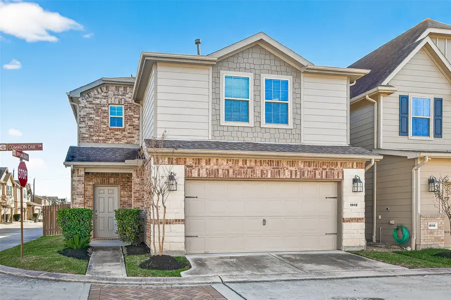 1912 Common Oak Drive, Houston, TX 77080 - Image #2