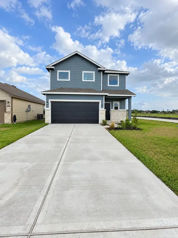 517 Oak Chase Avenue, Dayton, TX 77535