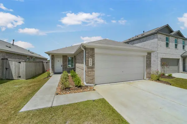 911 Lago Laceno Lane, Huffman, TX 77336