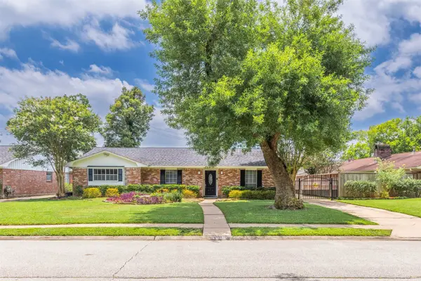 10715 Wickersham Ln, Houston, TX 77042
