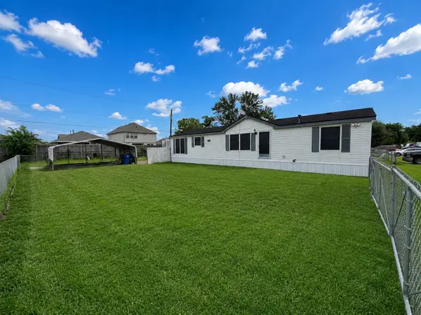 153 Prairie Lea Drive, Angleton, TX 77515