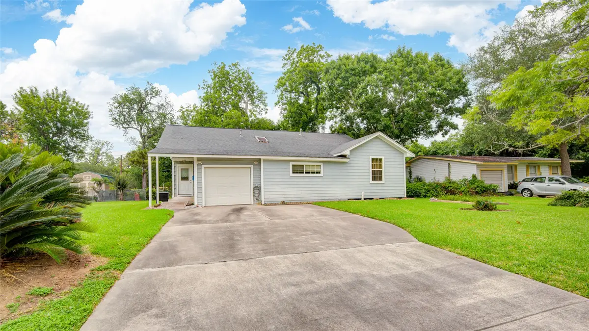 117 Camellia Street, Lake Jackson, TX 77566 - #1