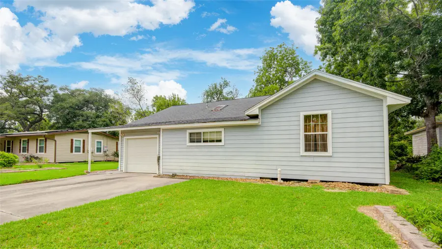 117 Camellia Street, Lake Jackson, TX 77566 - #3