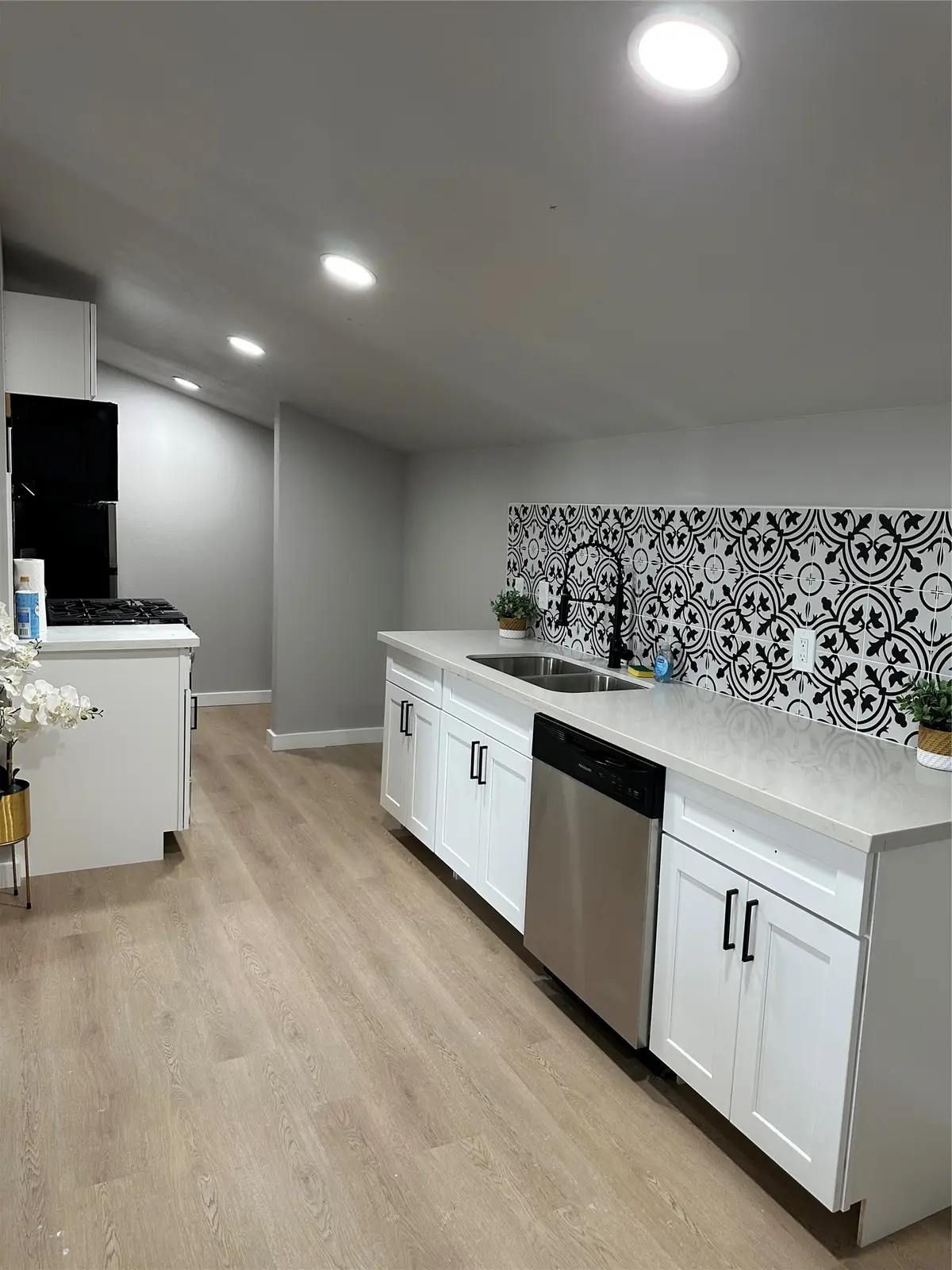 3415 Cochran St, Houston, TX 77009 - #1