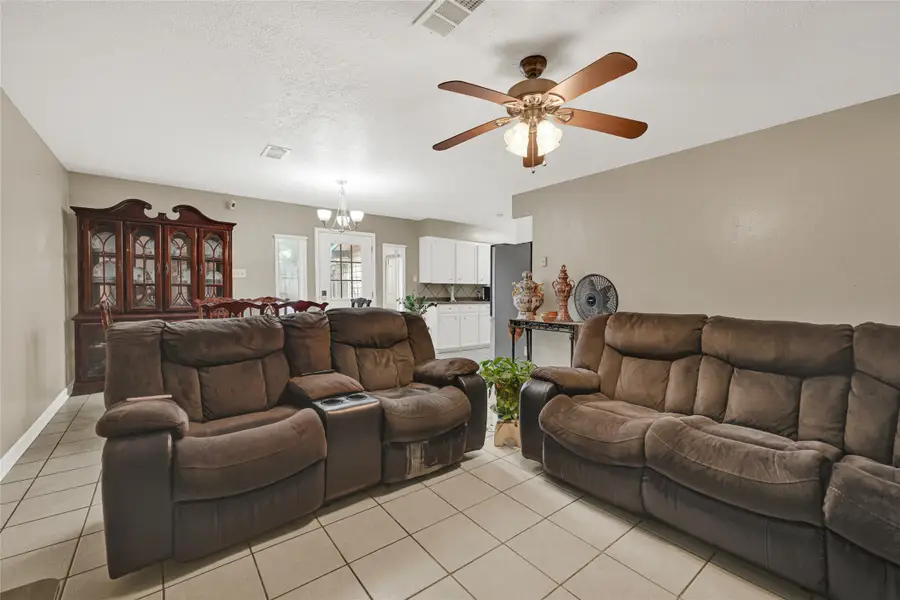 1606 Clayton Drive, Baytown, TX 77520 - Image #2