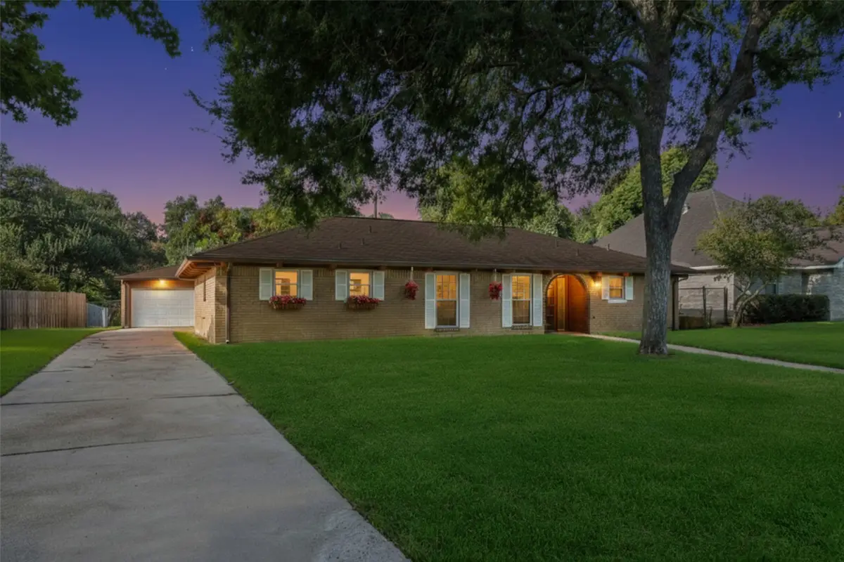 7714 Pecanwood Street, Hitchcock, TX 77563 - #1