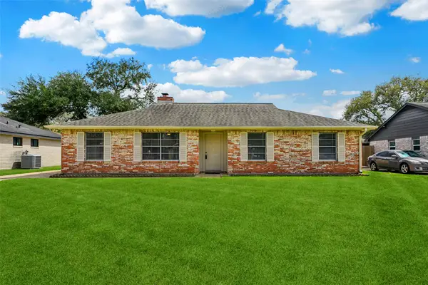 4315 Ravine Drive, Friendswood, TX 77546