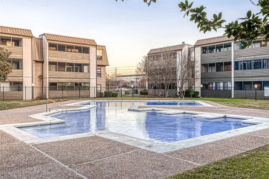 3075 Walnut Bend Lane #28, Houston, TX 77042 - Image #3