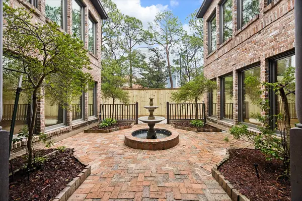 5040 Fieldwood Drive, Houston, TX 77056