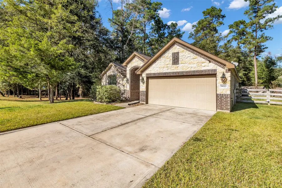 9023 S Comanche Circle, Willis, TX 77378 - Image #3