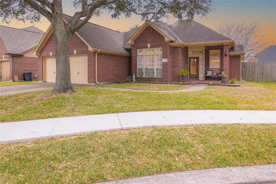 10926 Oakwood Drive, La Porte, TX 77571 - Image #2