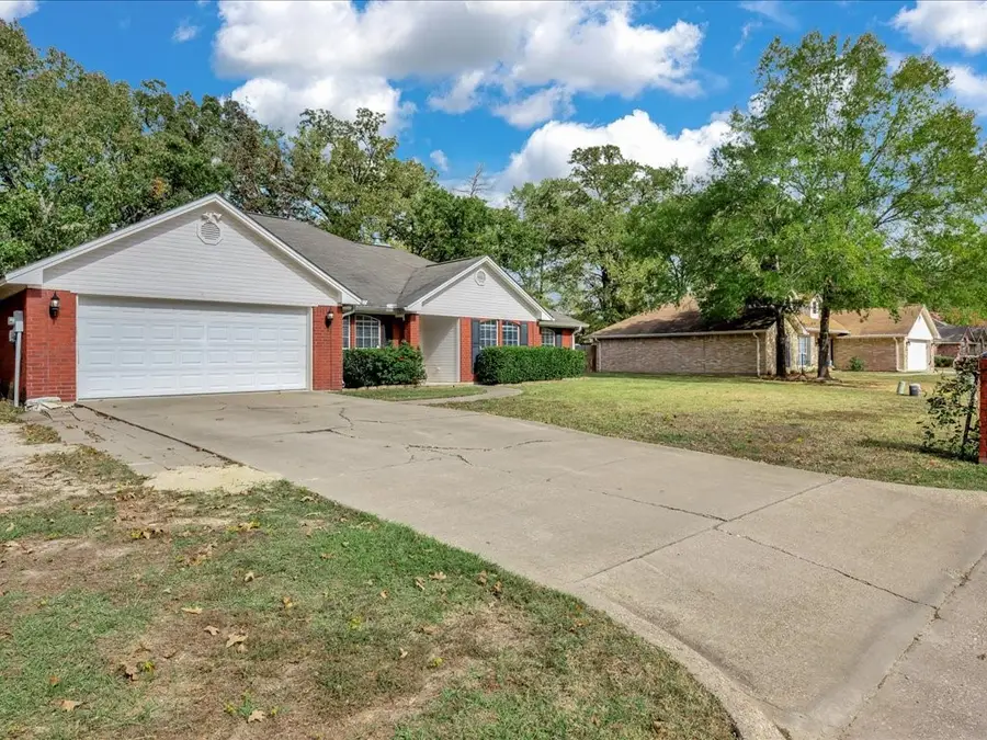 286 Hunters Glen Drive, Hudson, TX 75904 - Image #2