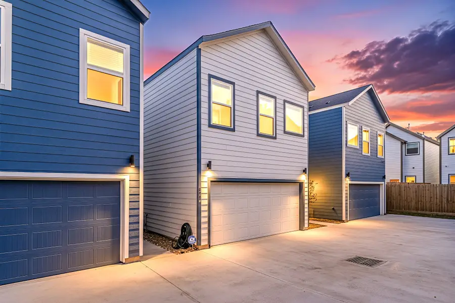 851 S Victory Drive #B C, Houston, TX 77088 - Image #2