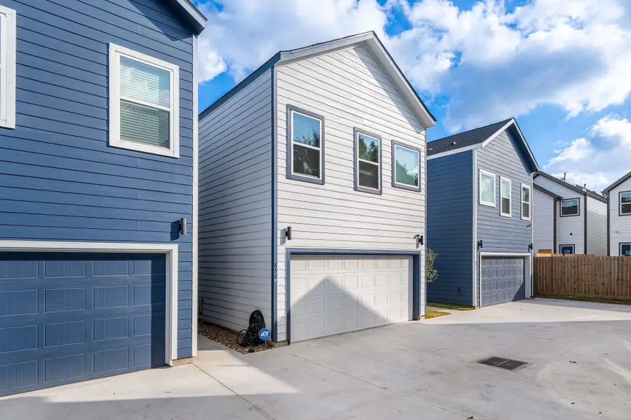 851 S Victory Drive #B C, Houston, TX 77088 - Image #3