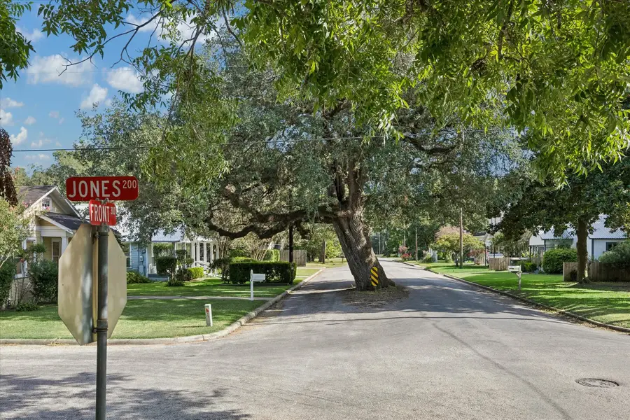 315 Jones Street, Columbus, TX 78934 - #2