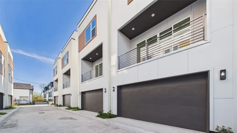 2417 Harrington St Street, Houston, TX 77026 - #2