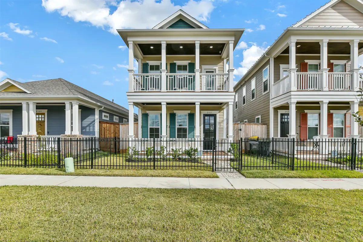 2511 S Houston Avenue, Pearland, TX 77581 - #1